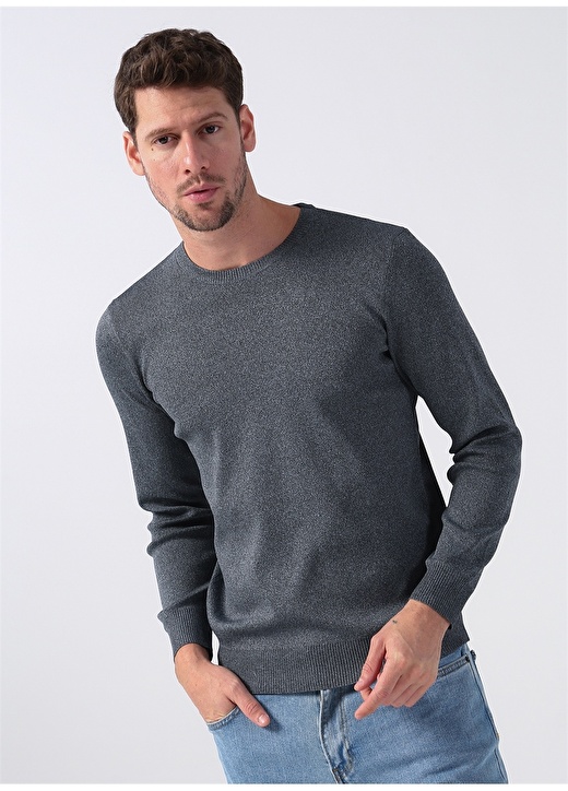 Классический однотонный мужской свитер антрацитового цвета с круглым вырезом Fabrika