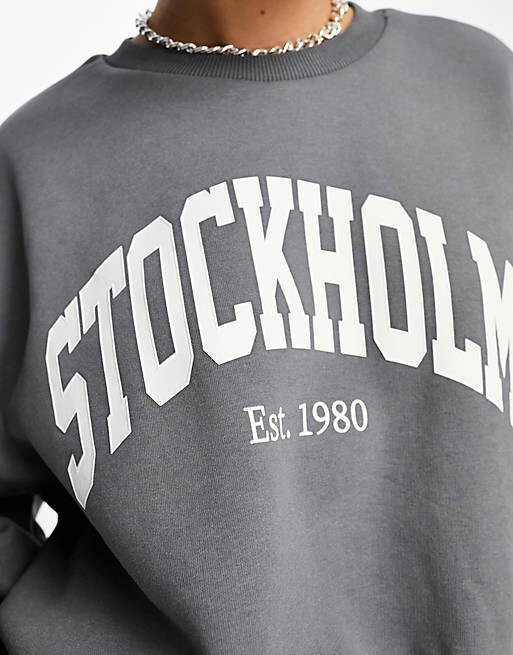 

Темно-серый свитшот Stradivarius Stockholm