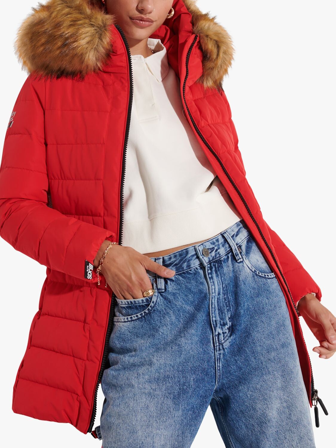 

Пуховик Arctic Tall Superdry, красный с высоким риском