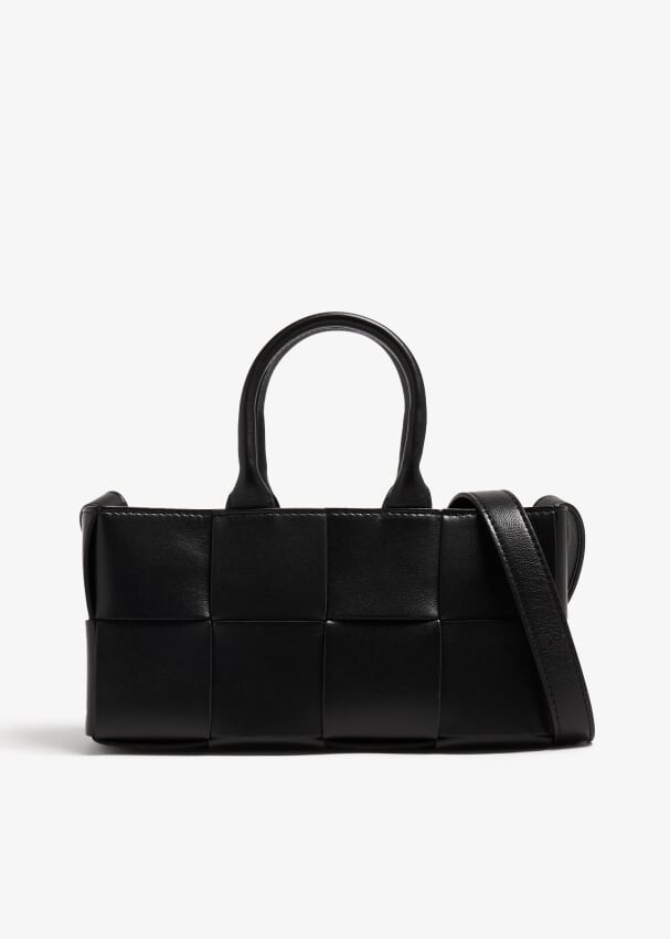 Сумка-тоут Bottega Veneta Mini East/West Arco, черный цена и фото