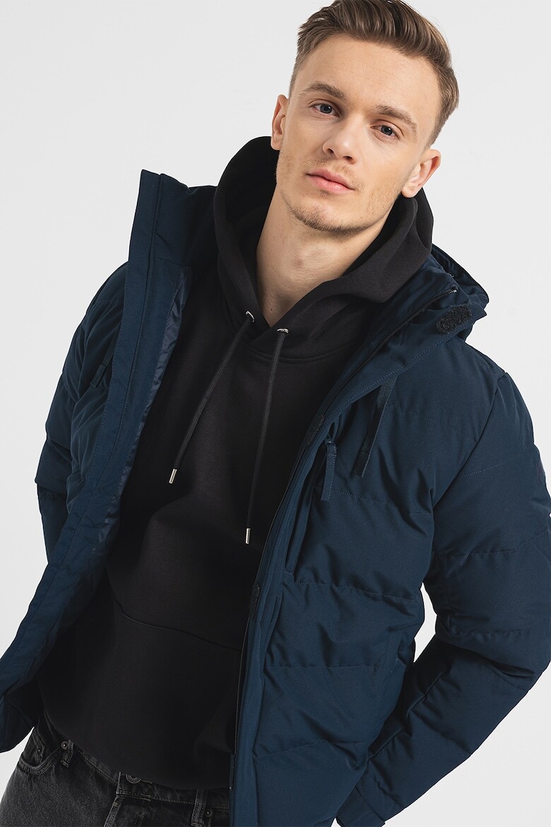 цена Зимняя пуховая куртка Helly Hansen, синий