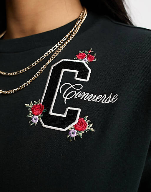 

Черная укороченная футболка свободного кроя с цветочной вышивкой Converse