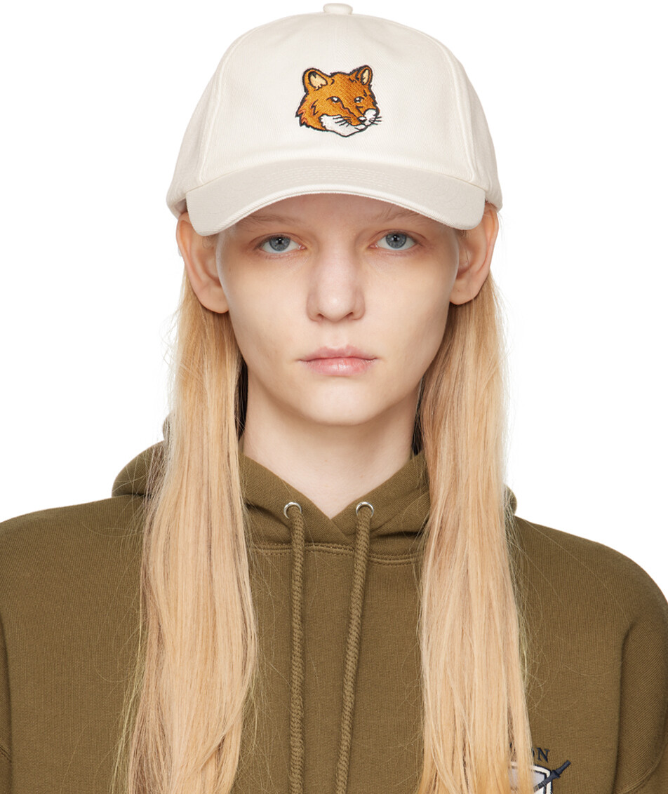 

Кепка с нашивкой в ​​виде головы белой жирной лисы Maison Kitsune