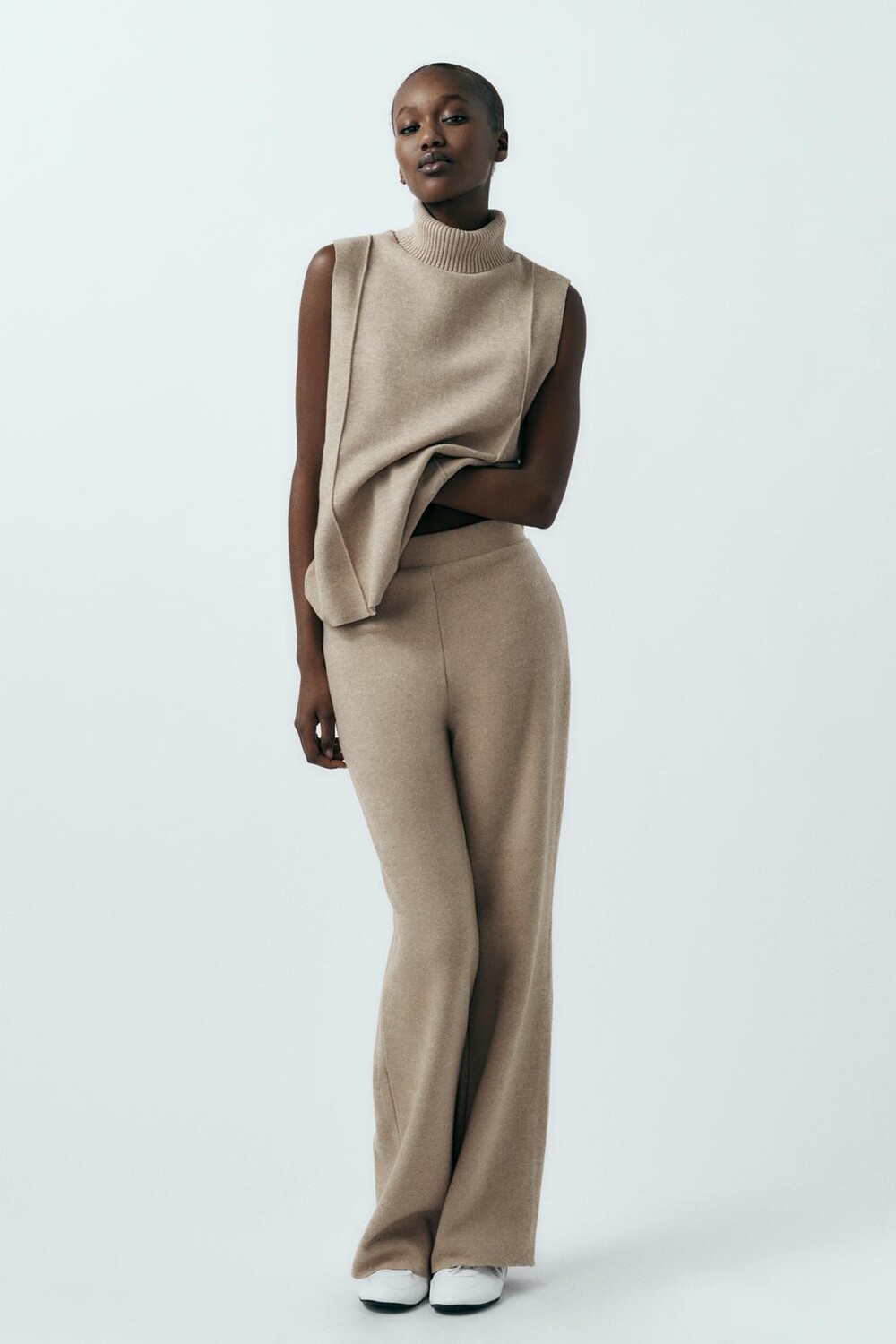 

Базовые брюки-джоггеры с мягким плюшем ZARA, темный кэмел