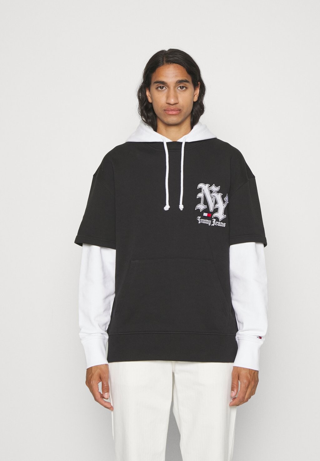

Худи Tommy Jeans, черный
