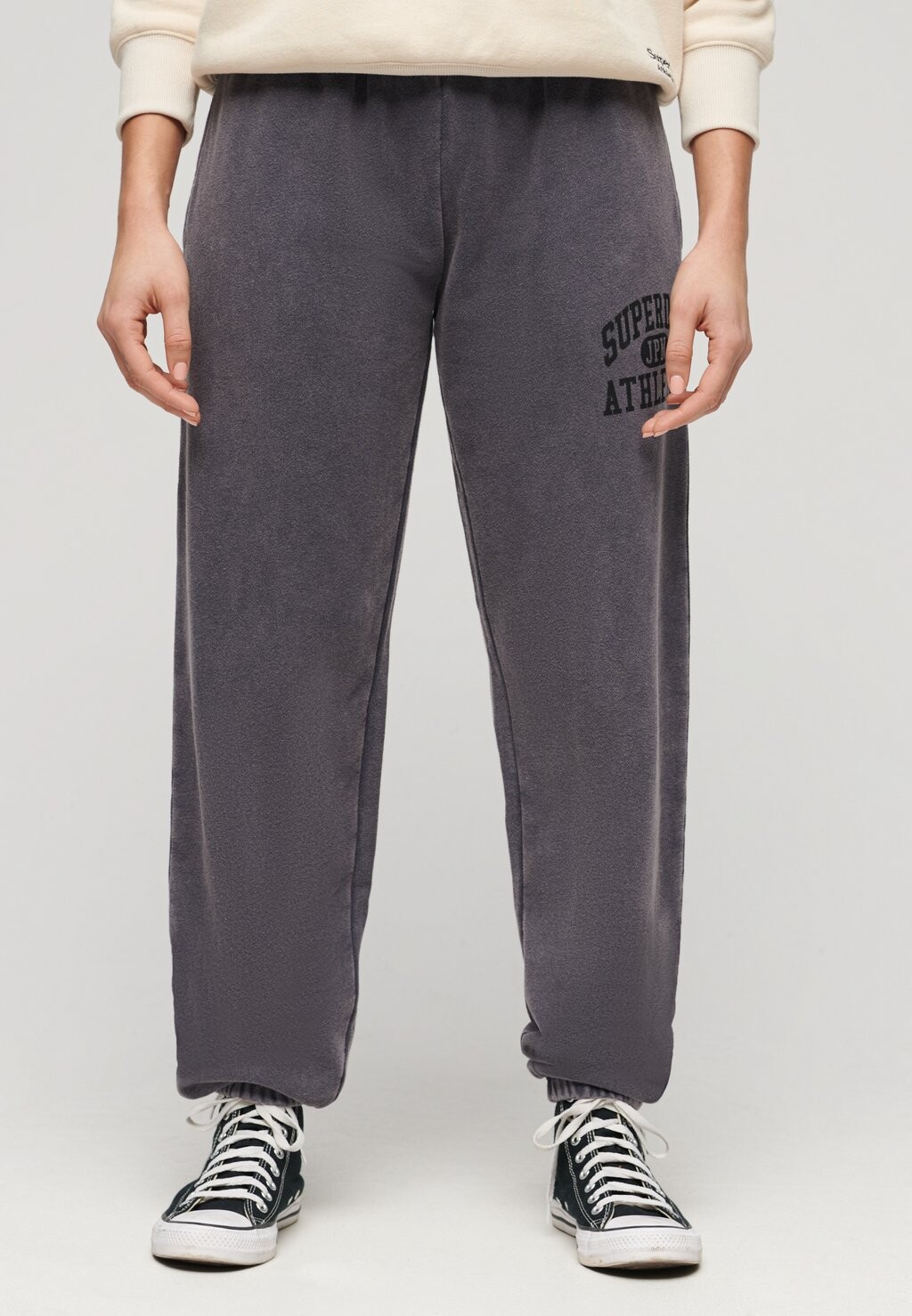 

Спортивные брюки VINTAGE WASHED GRAPHIC JOGGER Superdry, темно-синий