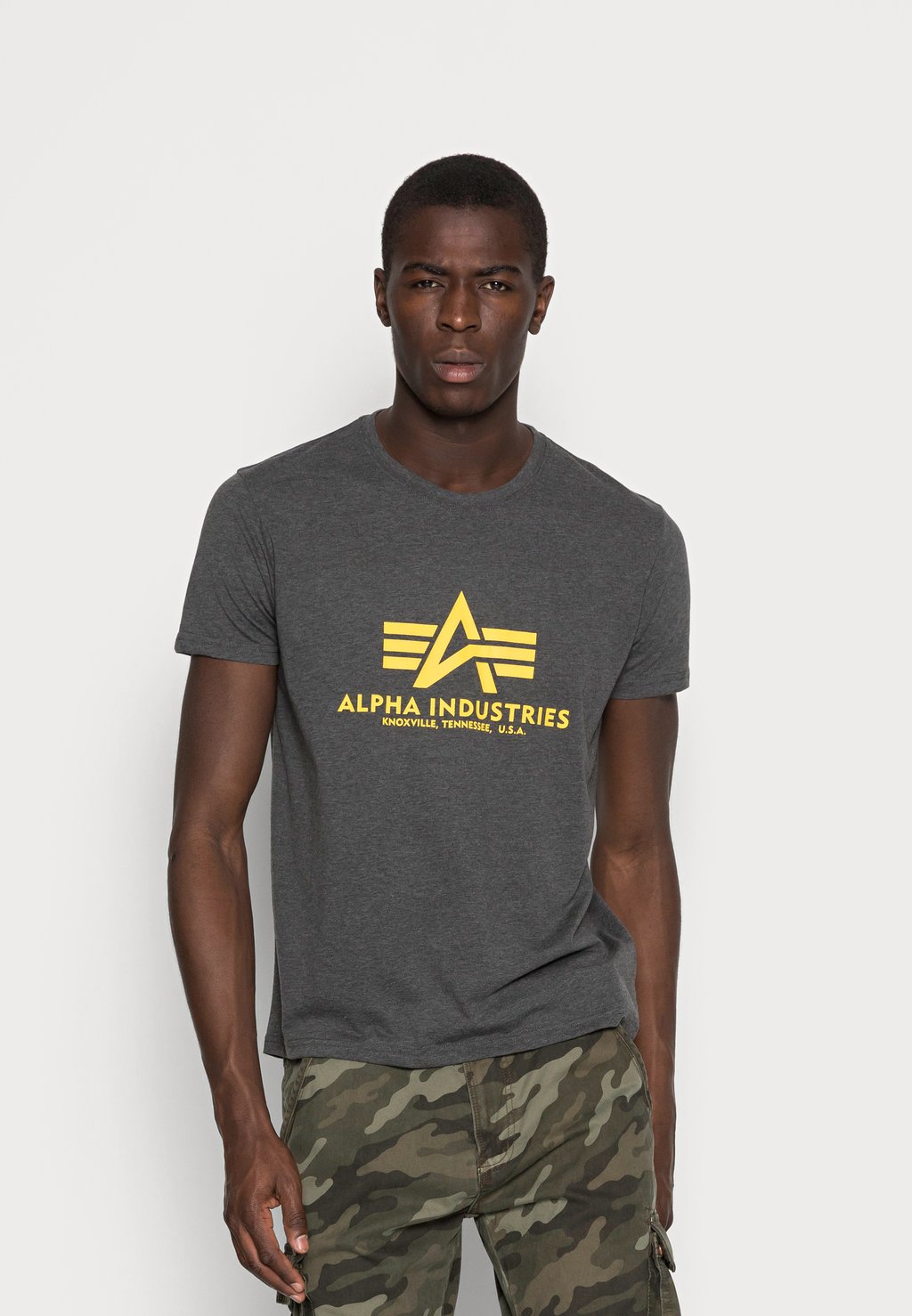 

Футболка с принтом T CAMO Alpha Industries, цвет charcoal heather