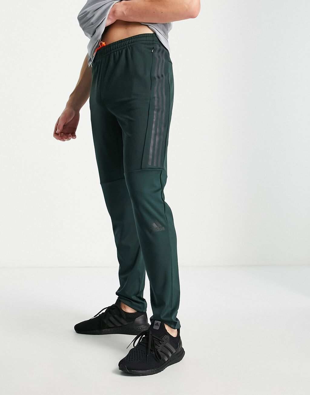 

Зеленые джоггеры adidas Running Run Icons