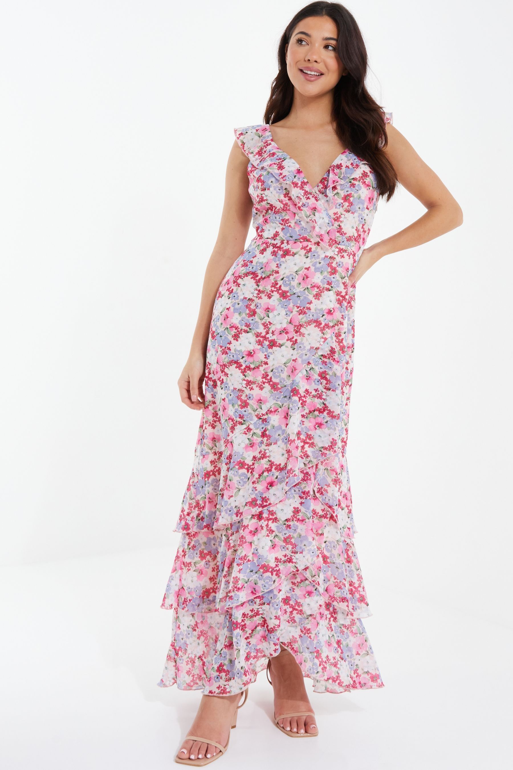 цена Шифоновое платье-макси с цветочным узором и многослойным подолом Quiz, розовый