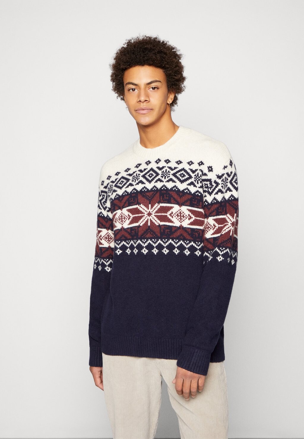 

Свитер Abercrombie & Fitch