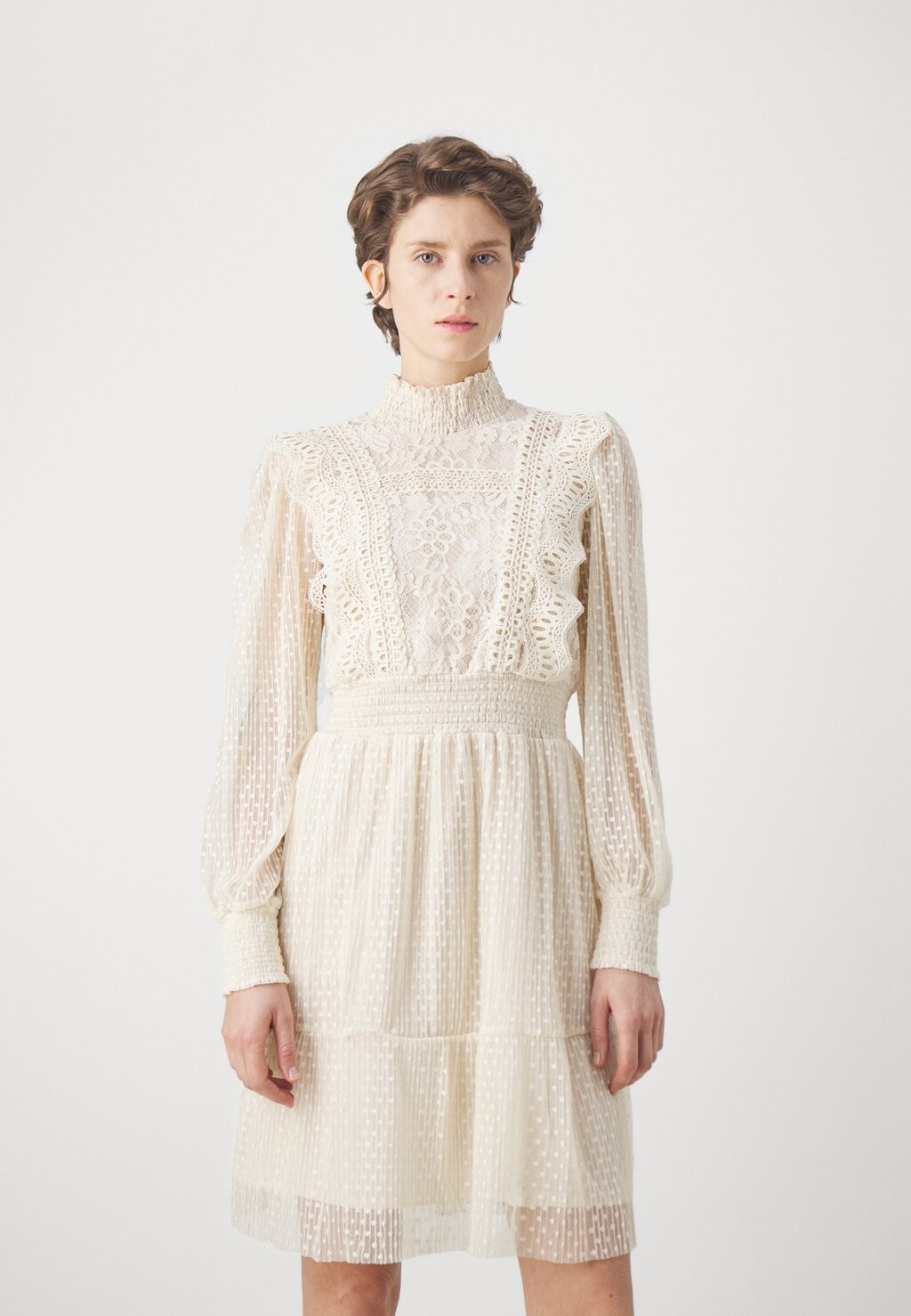 

Коктейльное платье YASSOPHIA YAS, молоко