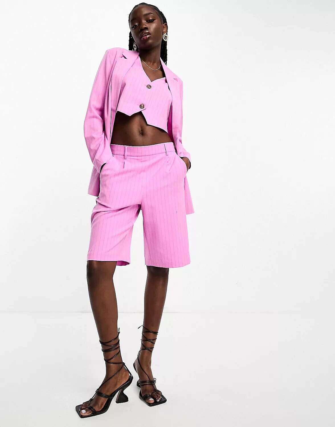 

Розовые шорты в тонкую полоску Vero Moda