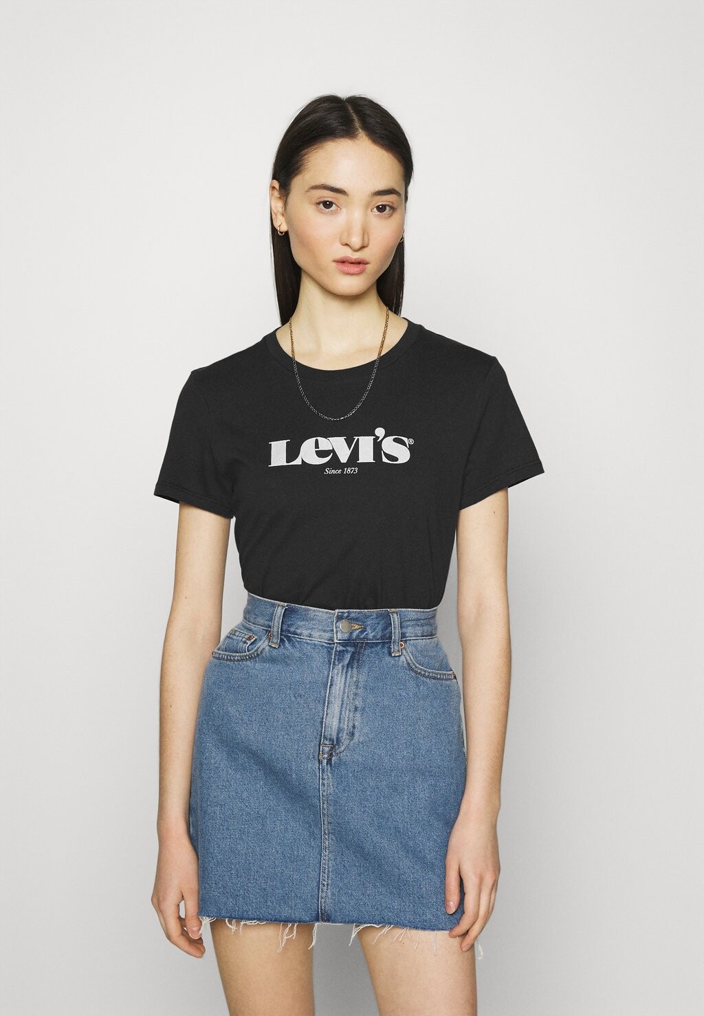 

Базовая футболка THE PERFECT TEE Levi's, цвет caviar
