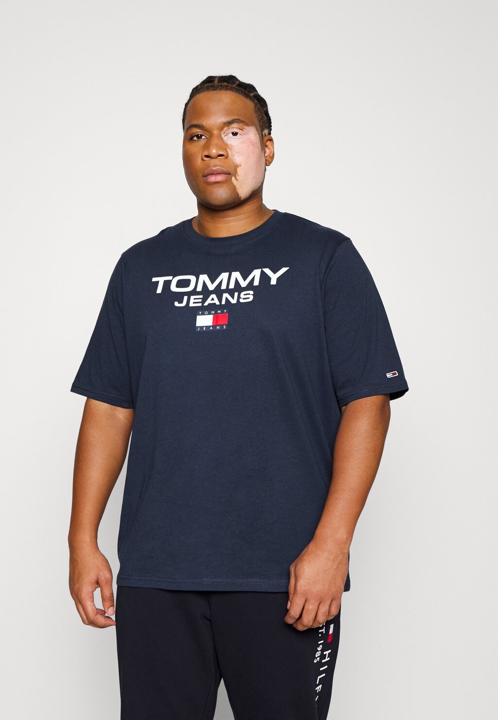 

Футболка с принтом Tommy Jeans by Tommy Hilfiger, темно-синий