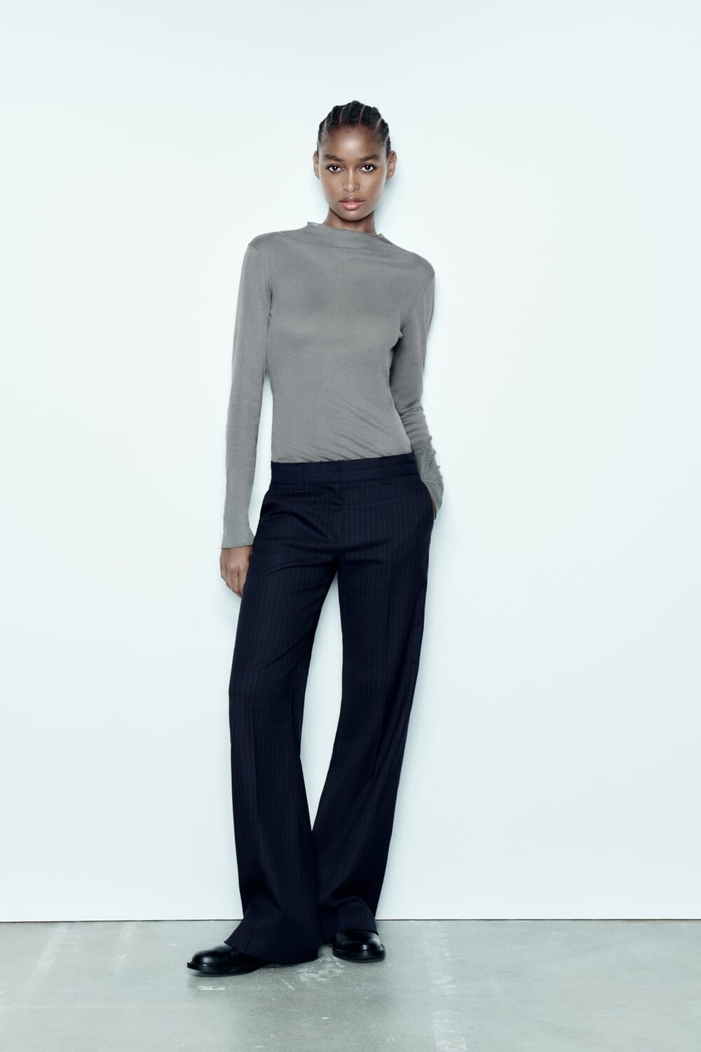 

Креповая хлопковая футболка ZARA, угольный