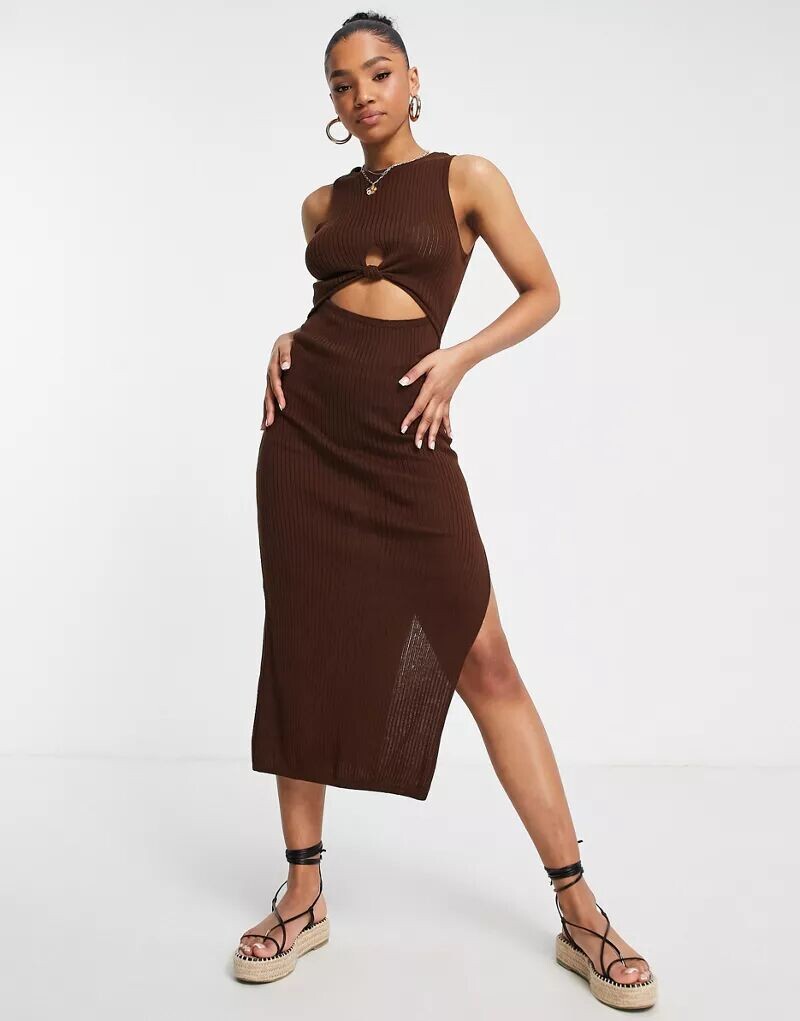 

Коричневое платье макси без рукавов с вырезом спереди ASOS