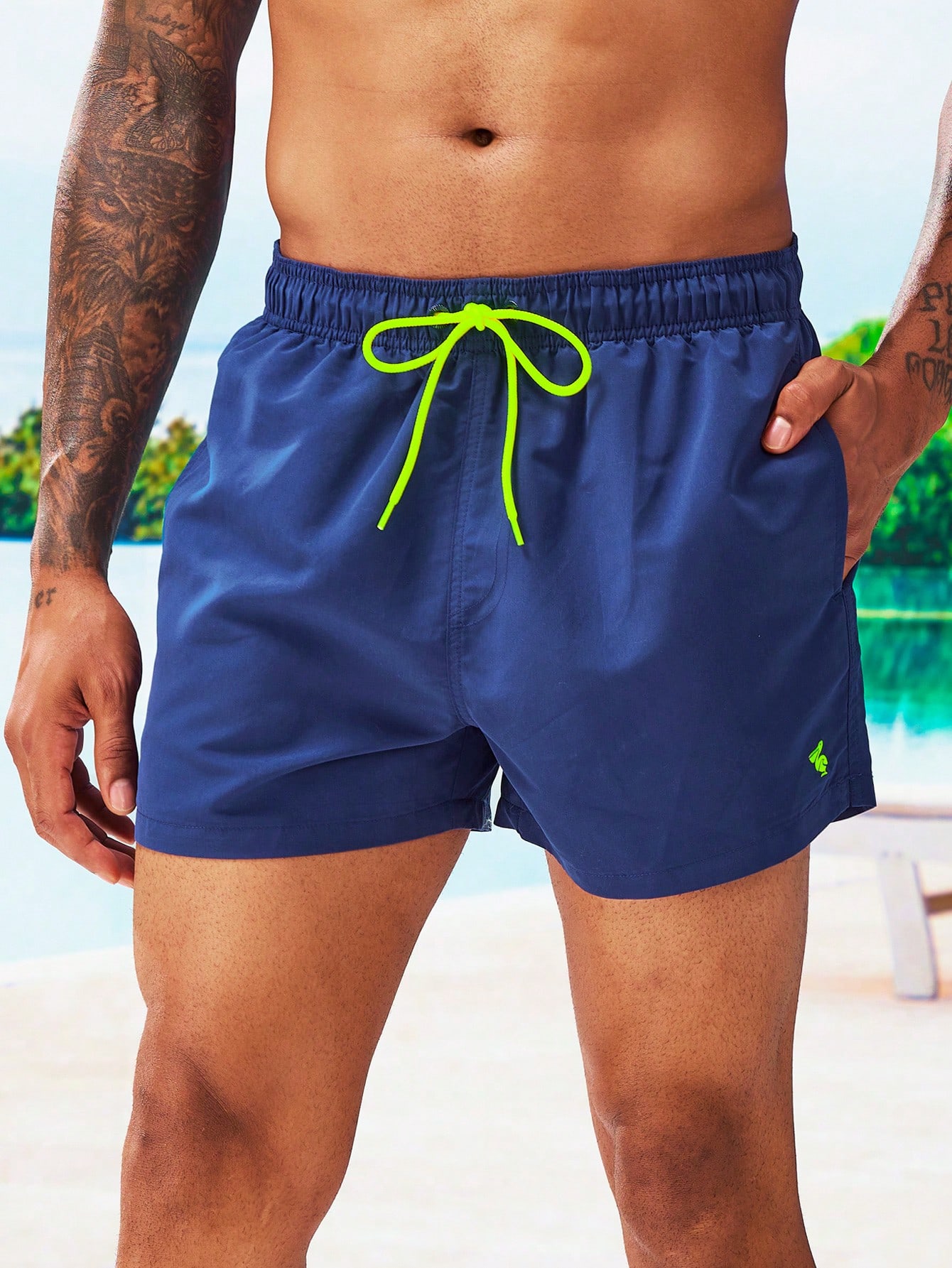 цена Мужские однотонные пляжные шорты Manfinity с завязками на талии, темно-синий