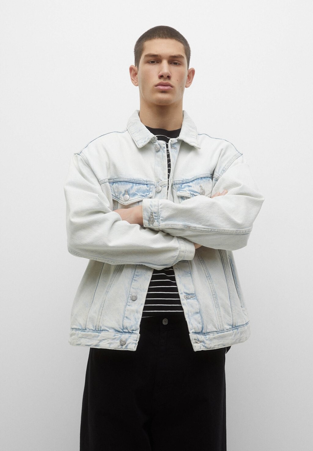 

Джинсовая куртка PULL&BEAR