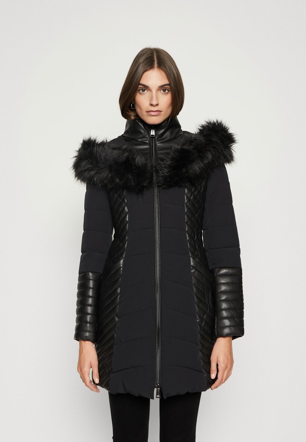 

Зимнее пальто Guess NEW OXANA, цвет jet black