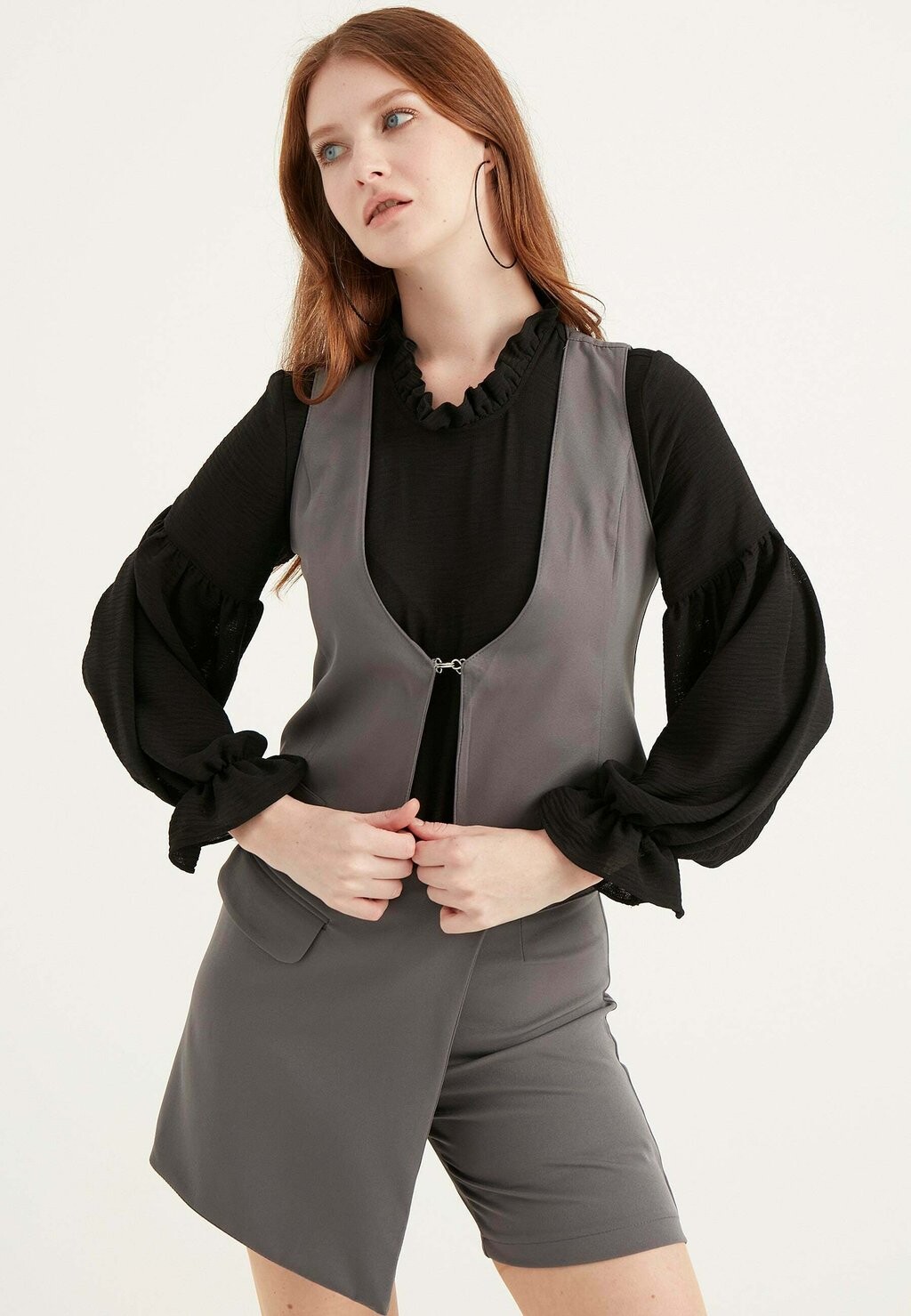 

Жилет SLEEVELESS WITH POCKETS Herita, цвет grey