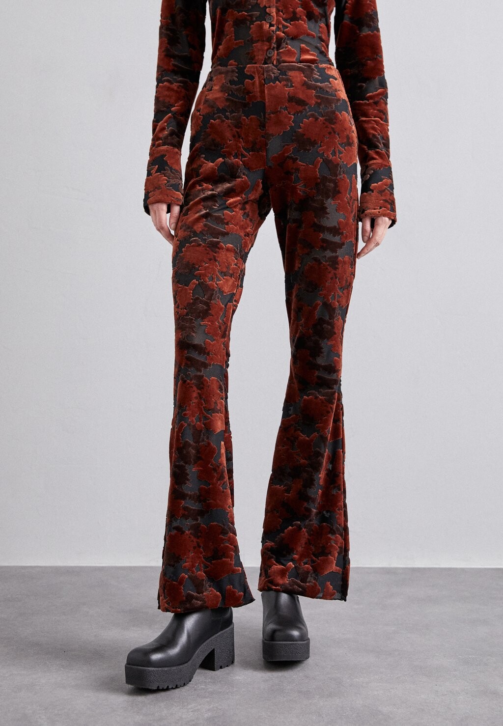 

Брюки Gilly Devore Trousers Holzweiler, коричневый