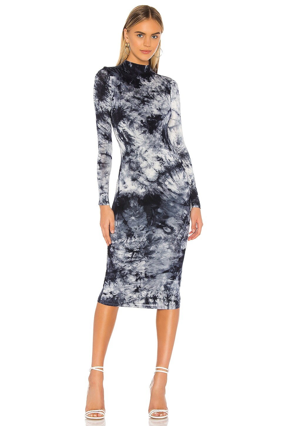 

Платье миди Lovers and Friends Ivanna, цвет Indigo Blue Tie Dye