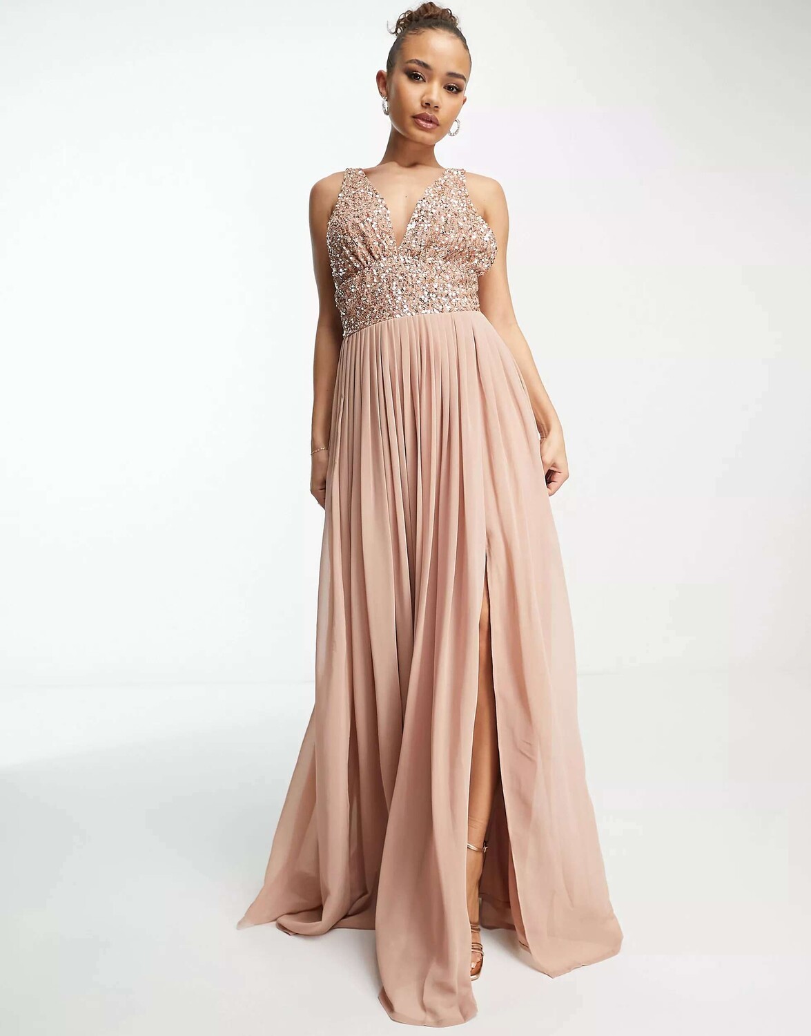 

Темно-серое платье макси с v-образным вырезом и декором Beauut Bridesmaid, Серый