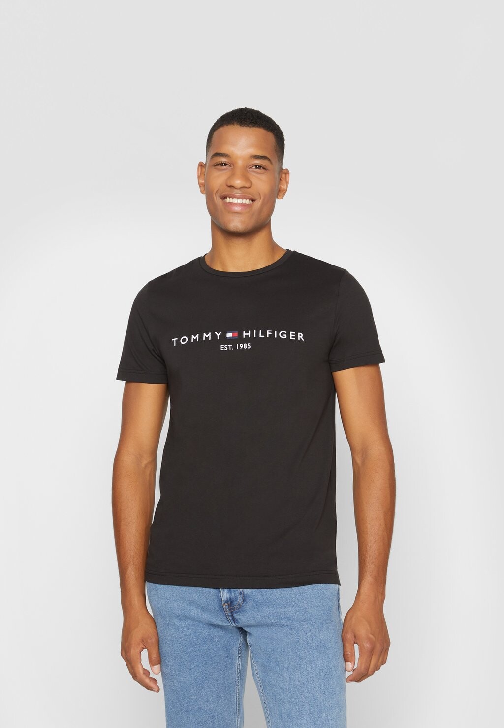 

Футболка с принтом Tommy Hilfiger, черный