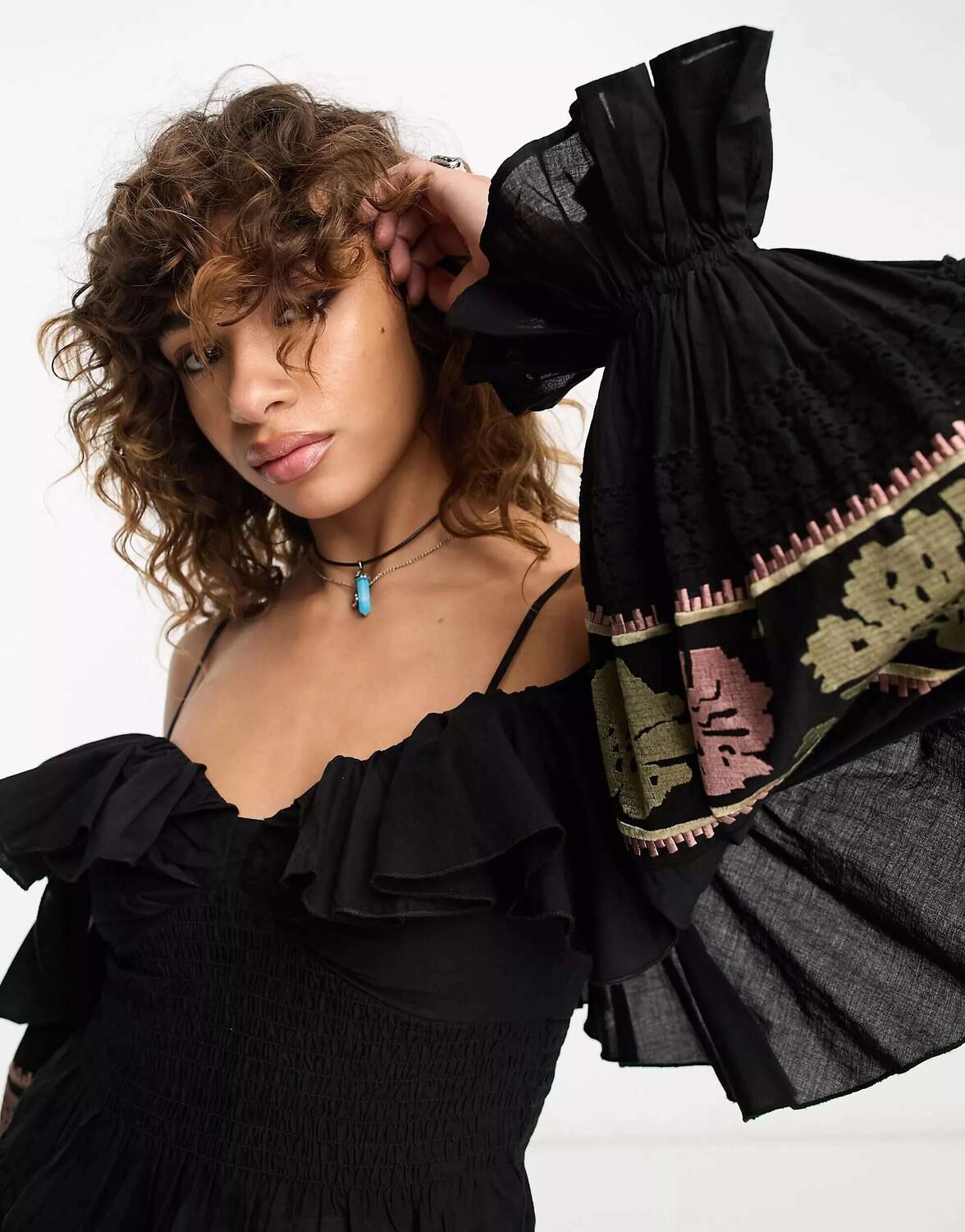 

Черный топ с открытыми плечами и вышивкой крестиком Reclaimed Vintage, ограниченная серия