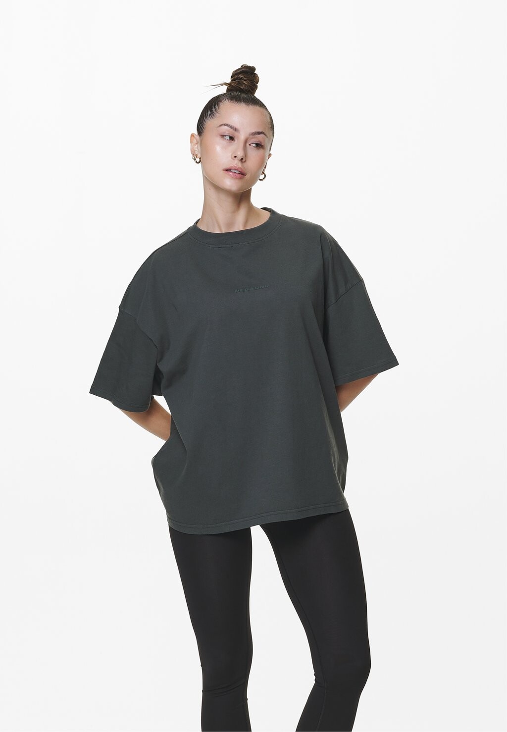 

Базовая футболка BEL AIR HEAVY OVERSIZED TEE Pegador, цвет washed sage green