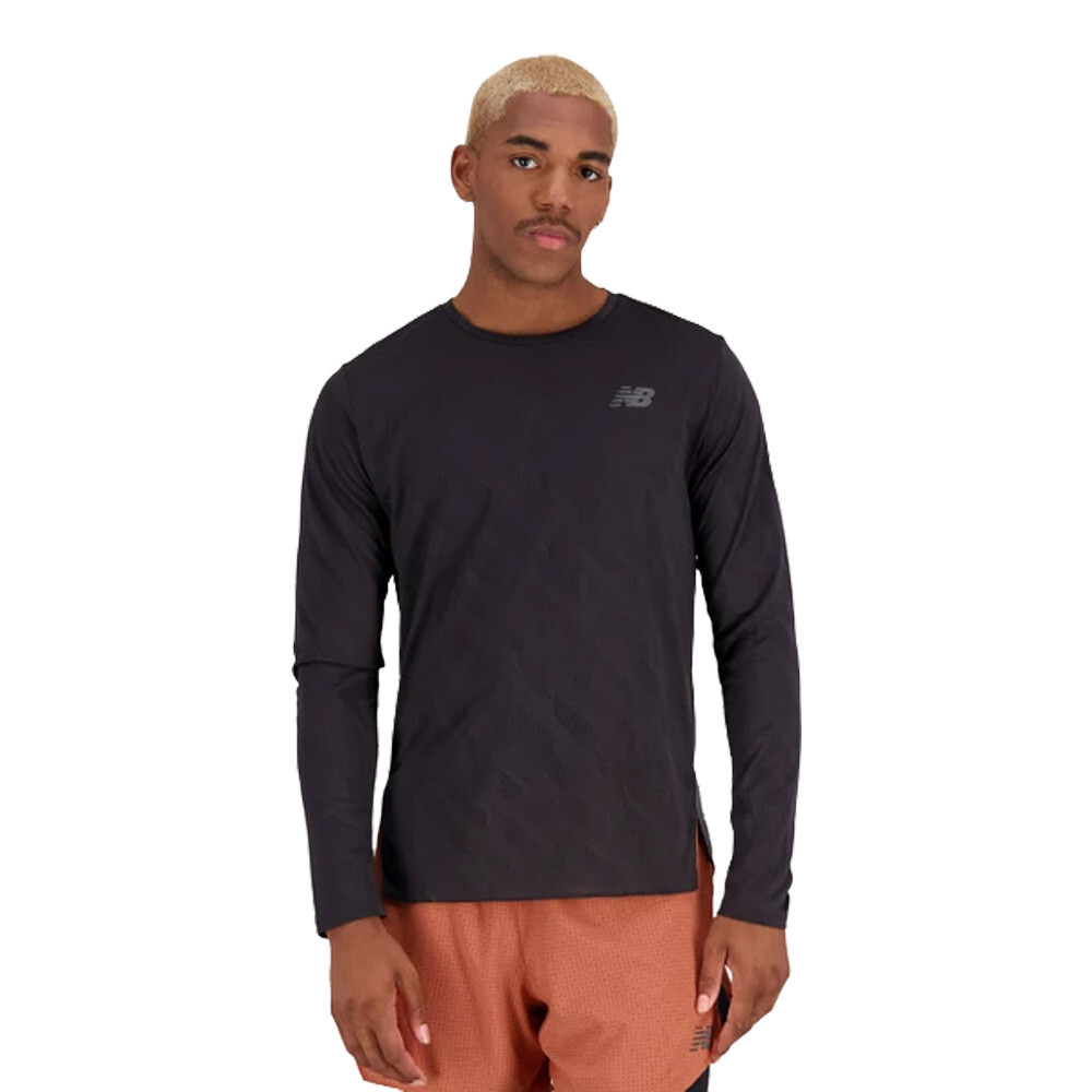 

Спортивный топ New Balance Q Speed Jacquard, черный