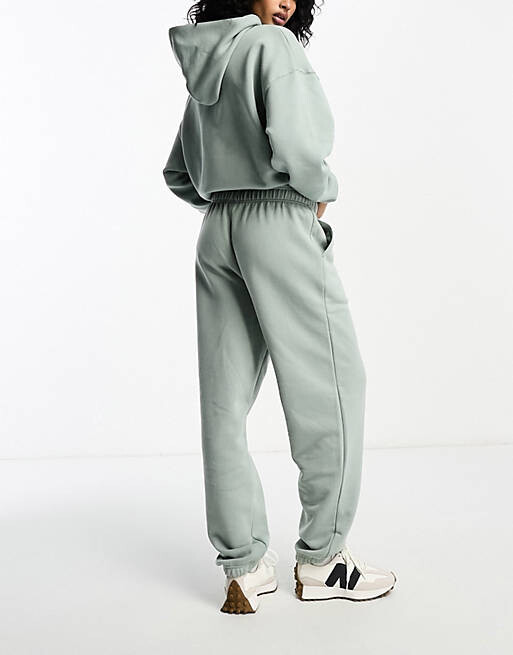 

Темно-синие джоггеры на молнии New Balance Linear Heritage