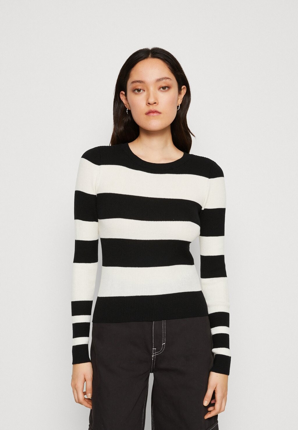 

Свитер Vero Moda Vmalva Ls O-Neck Stripe, черный / береза