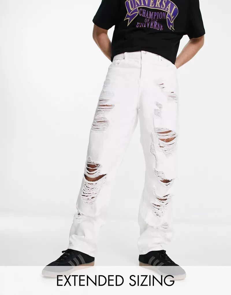 цена Белые широкие джинсы с рваными краями ASOS