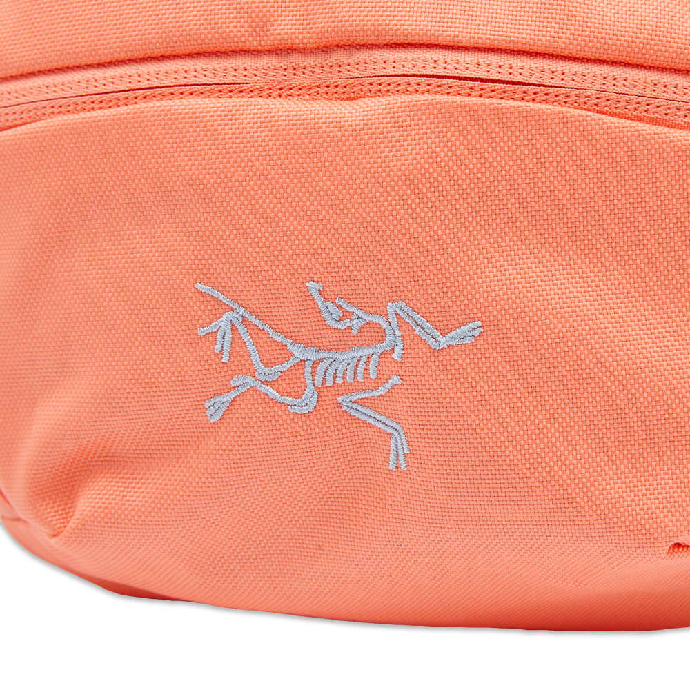 

Маленькая поясная сумка Arcteryx Mantis