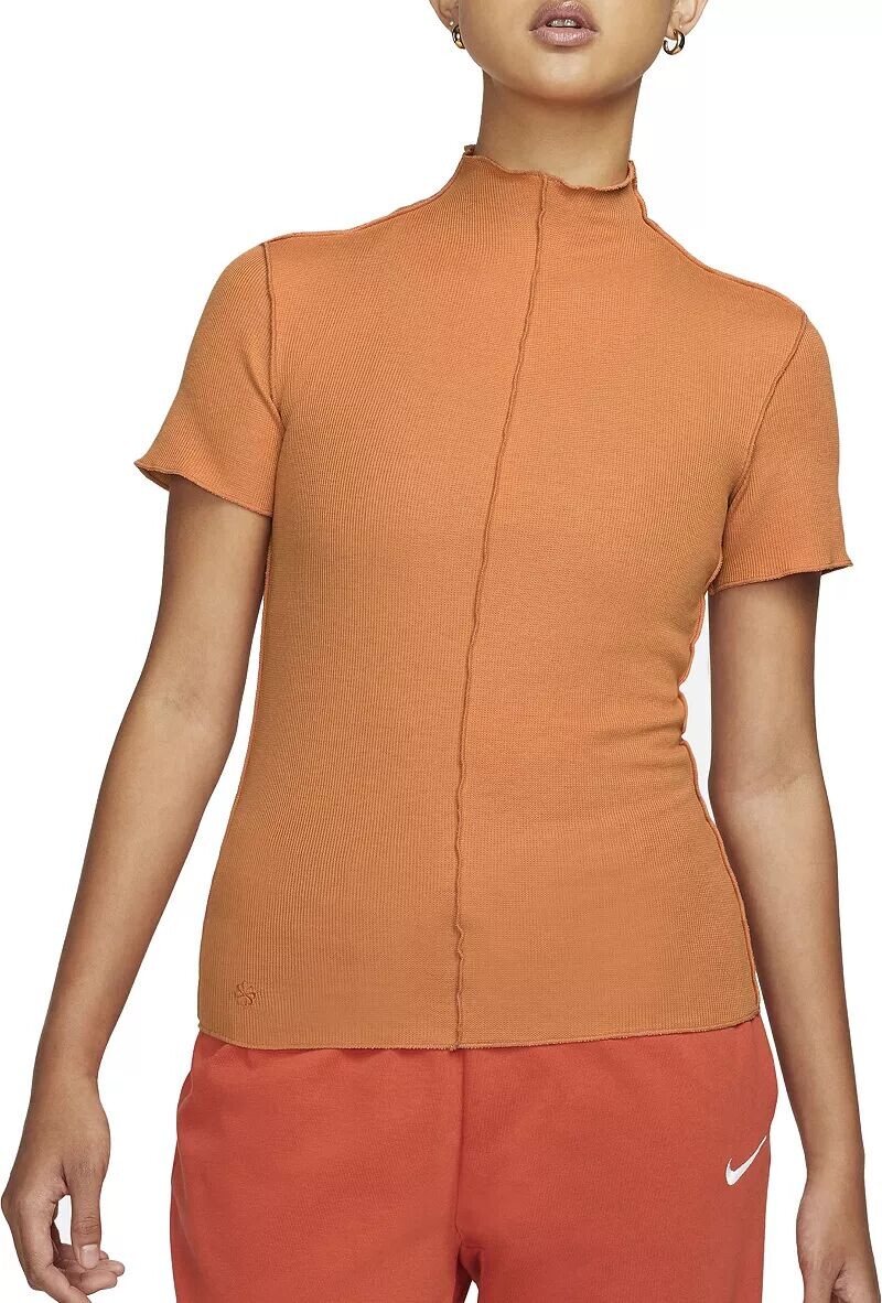

Женская рубашка Nike Sportswear Dri-FIT ADV Tech Pack с короткими рукавами