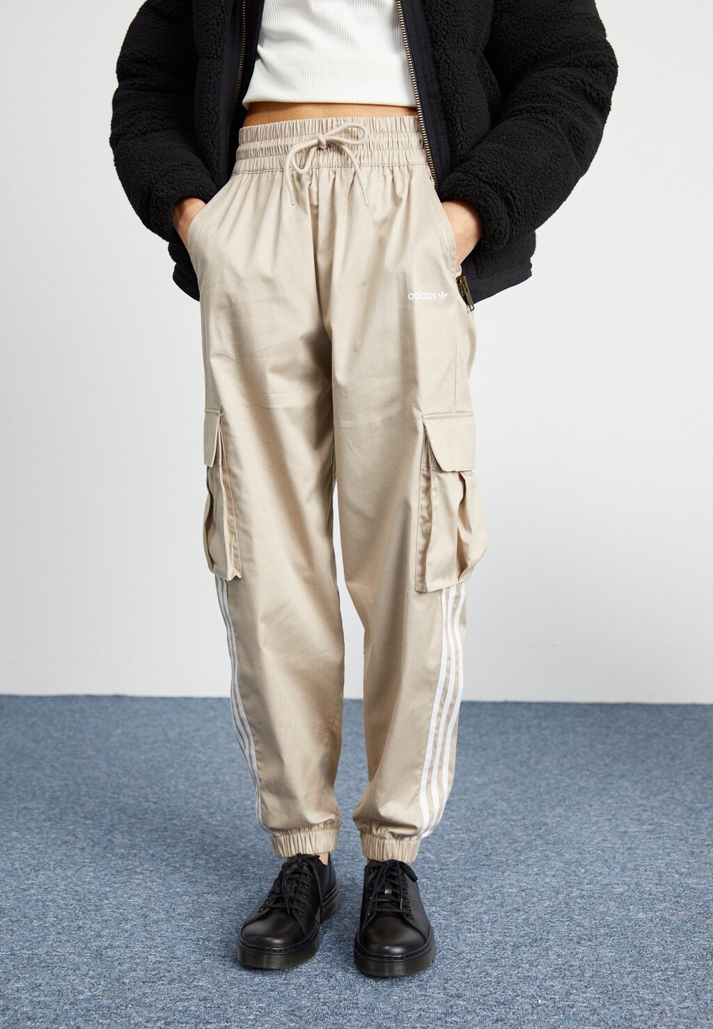 

Боевые брюки WWC S adidas Originals, бежевый