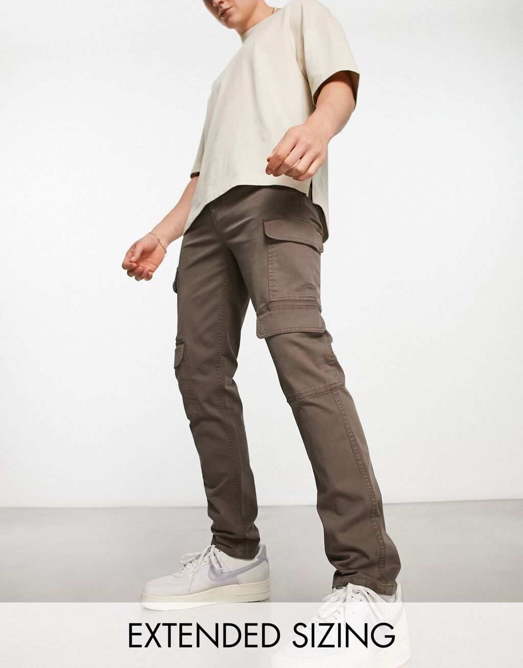 

Коричневые узкие брюки карго ASOS DESIGN