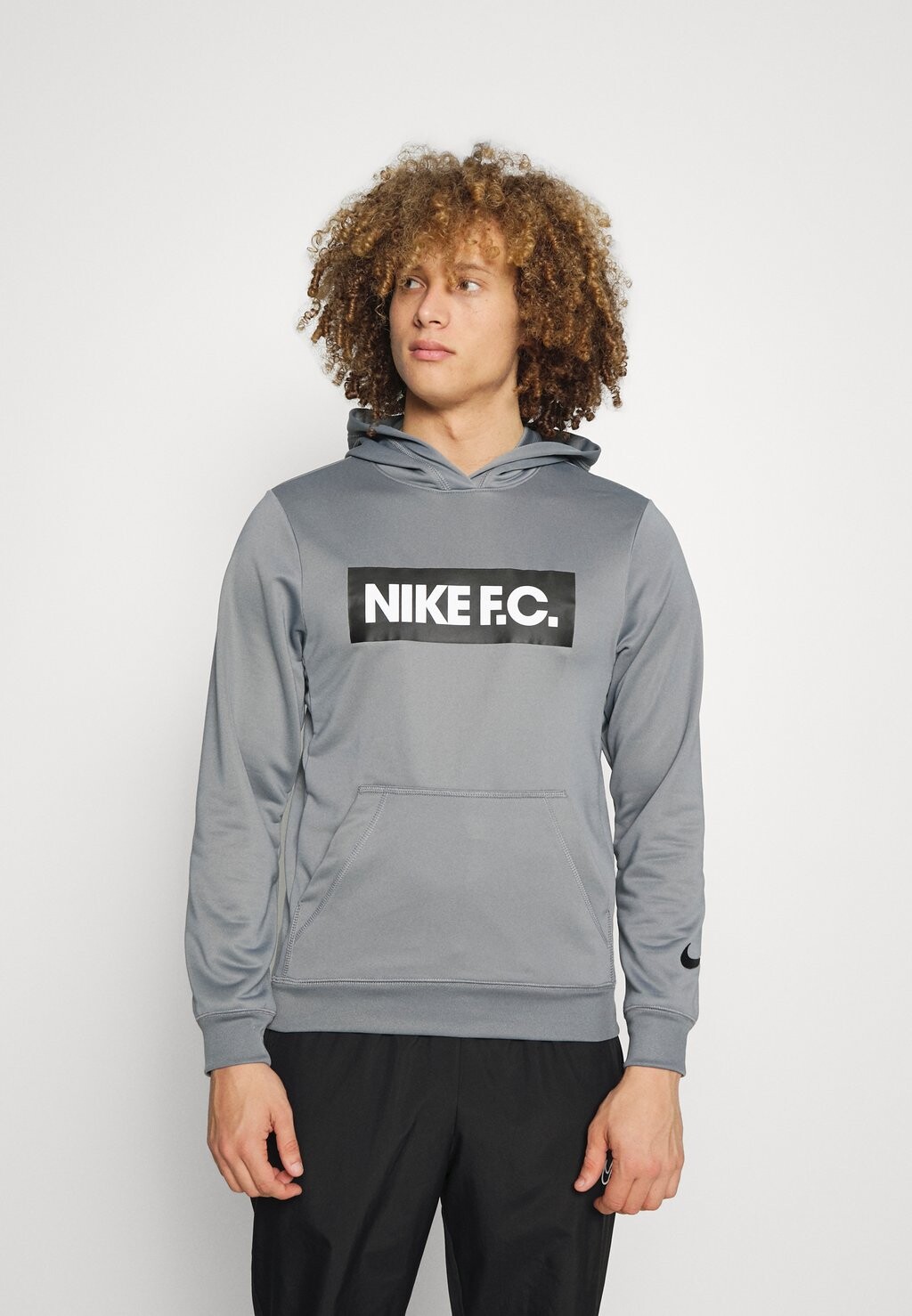 

Худи Nike