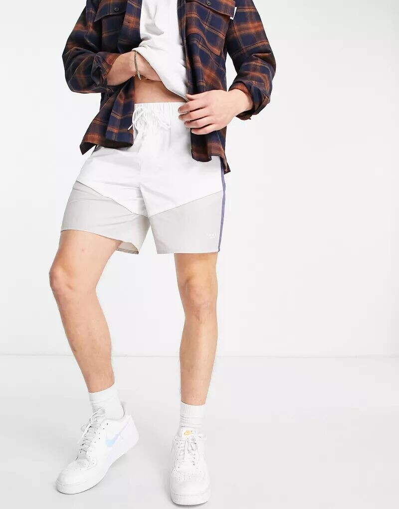 

Бело-фиолетовые спортивные шорты со вставками Topman