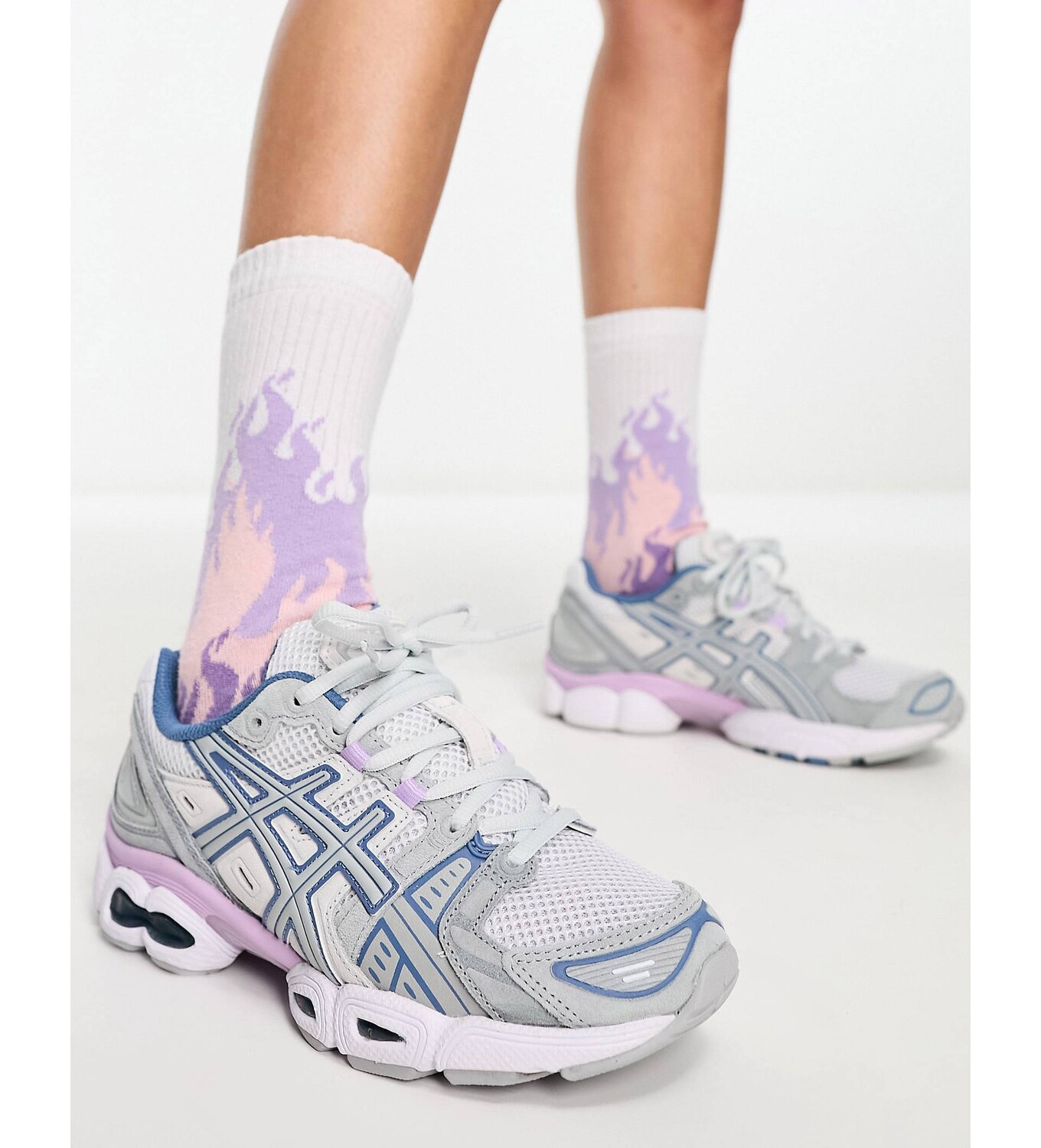 

Массивные кроссовки Asics Gel-Nimbus 9 серебристого и синего цветов