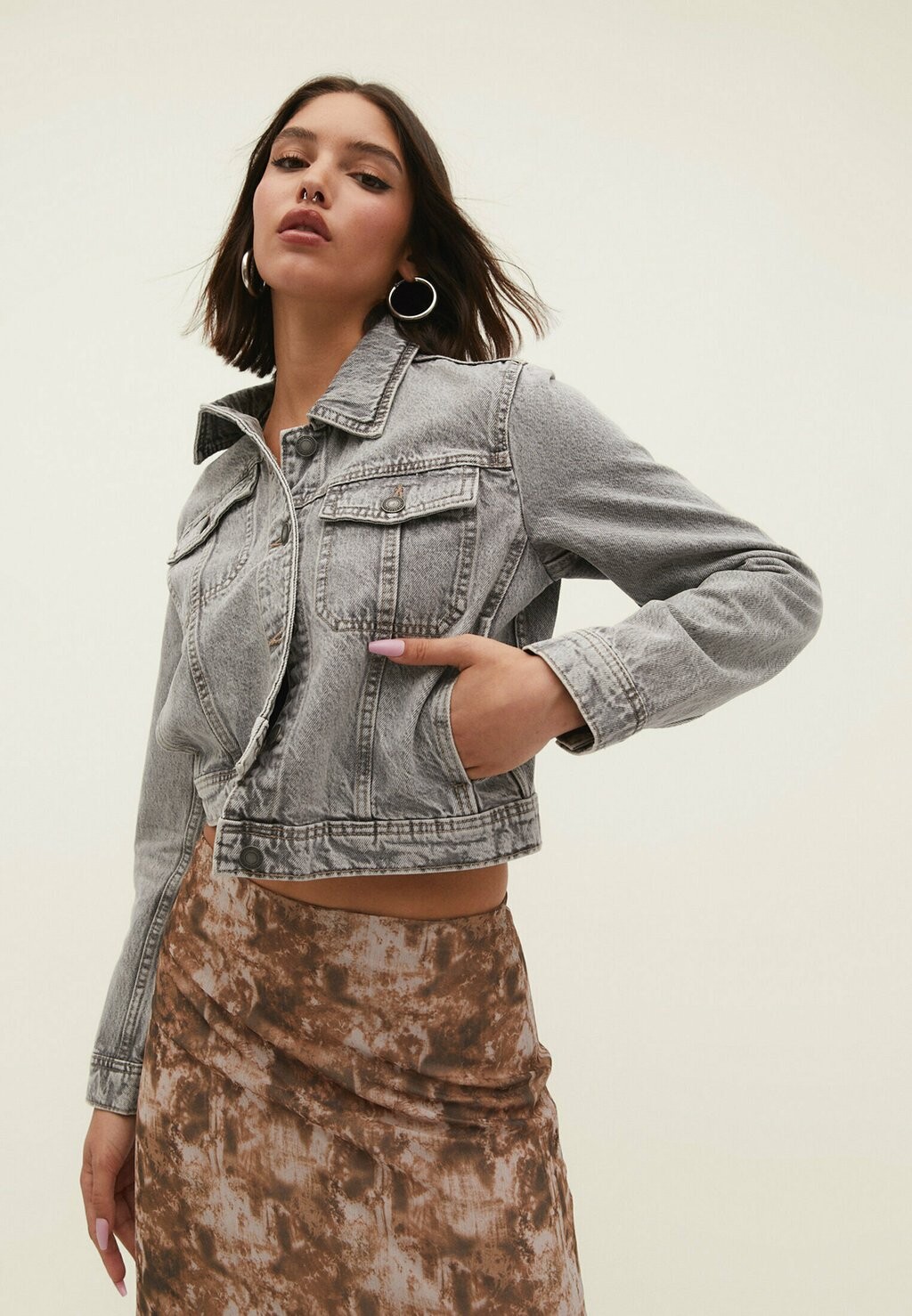 

Джинсовая куртка Stradivarius