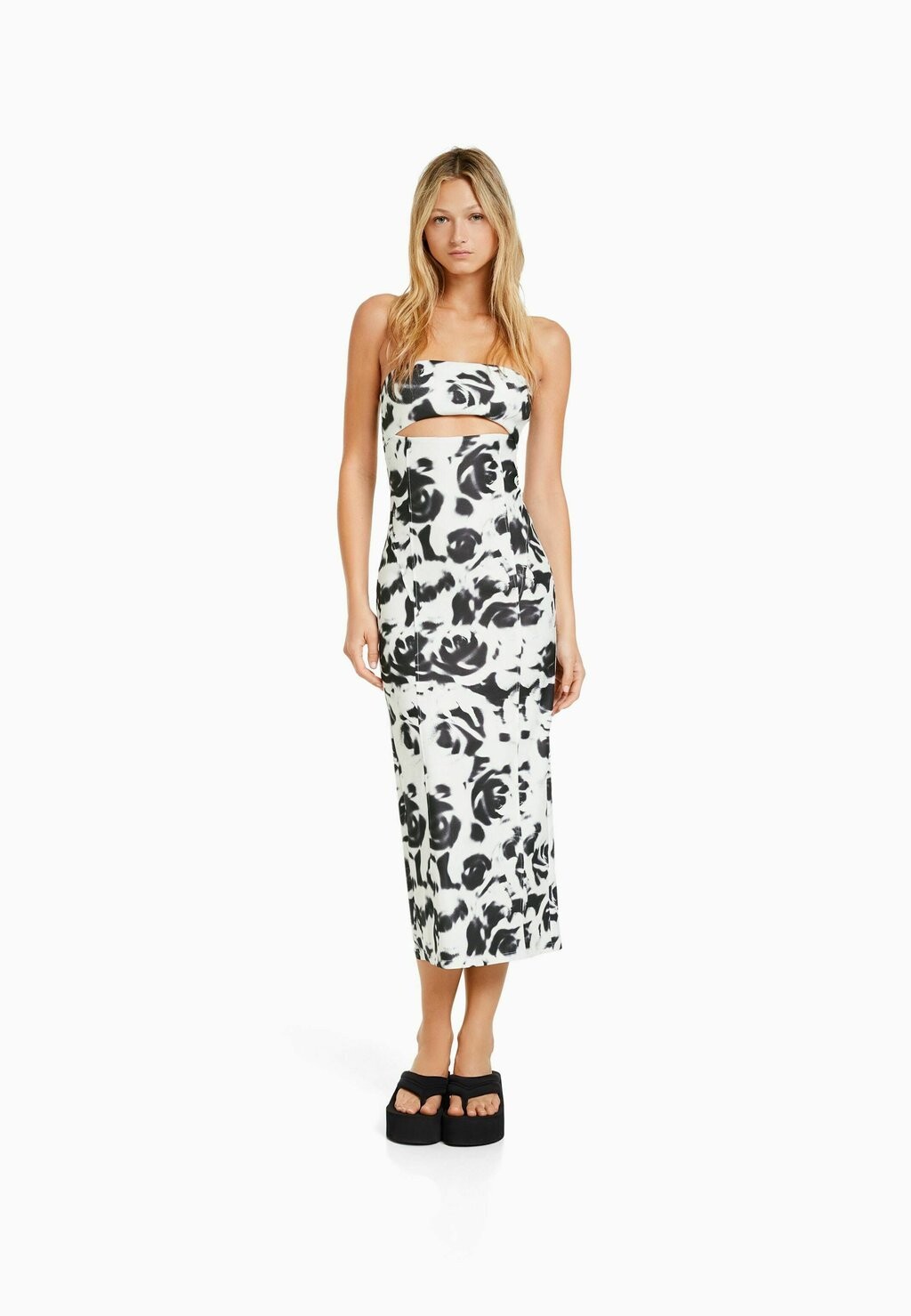 

Платье Bershka, черный