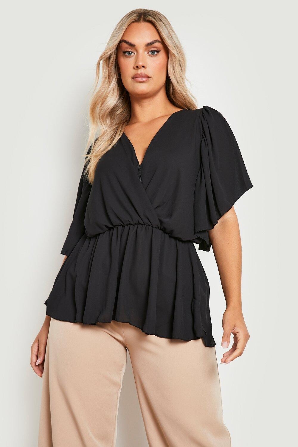 

Блузка с баской и рукавами angel на запахе Boohoo, черный