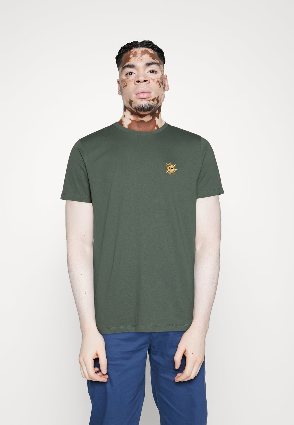 

Базовая футболка EMBROIDERY TEE Lindbergh, цвет army