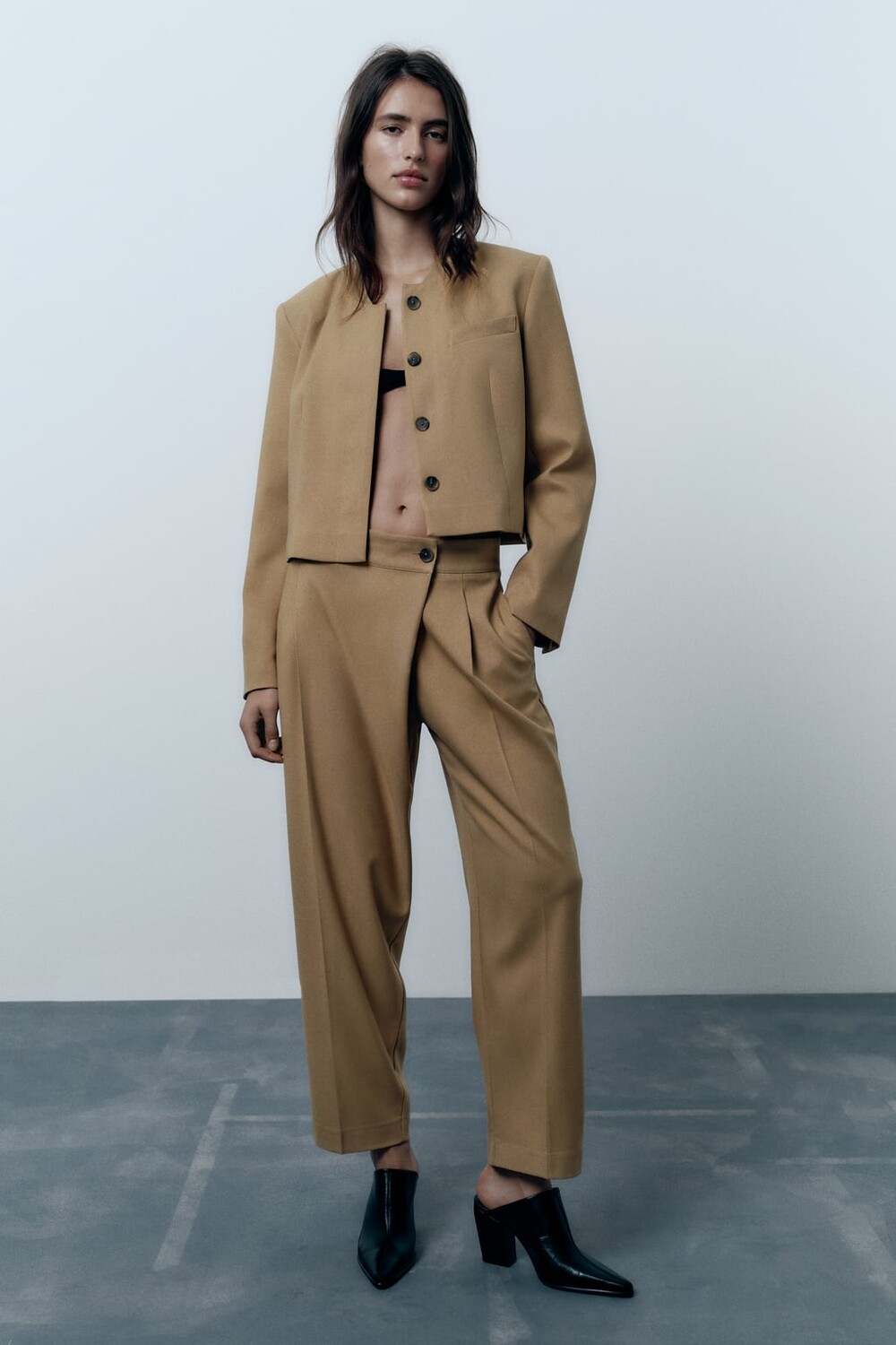 

Укороченная куртка с ребристым воротником ZARA, кэмел