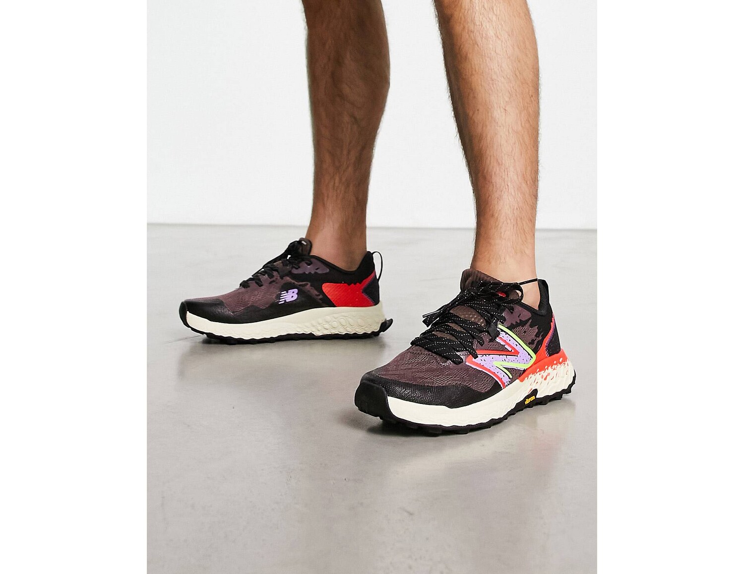 

Черные и многоцветные кроссовки New Balance Running Hierro, Черный