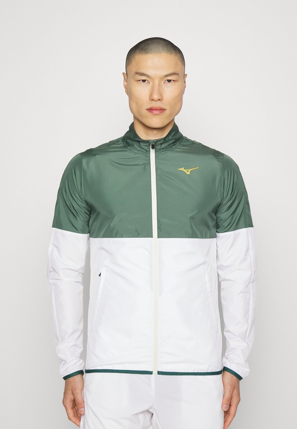 

Ветровка Mizuno