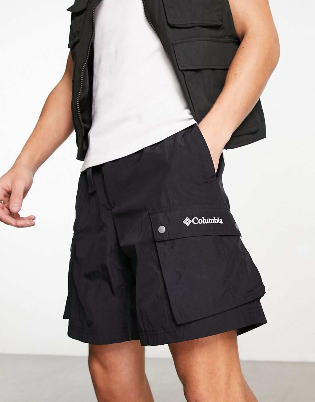 

Черные жатые шорты в стиле милитари Columbia Doverwood эксклюзивно на ASOS
