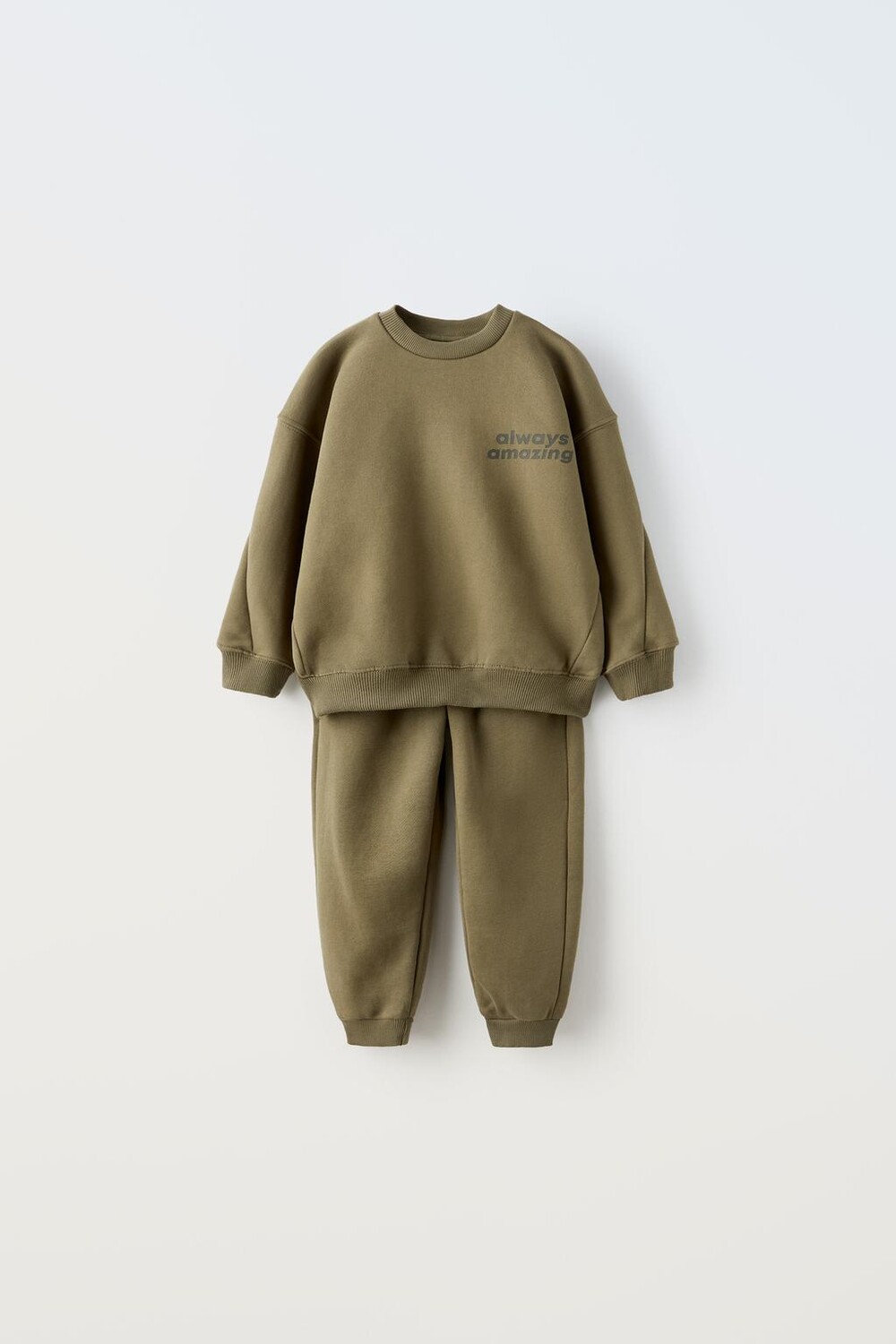

Коордивная свитшота и брюки из плюшевого слогана ZARA, хаки